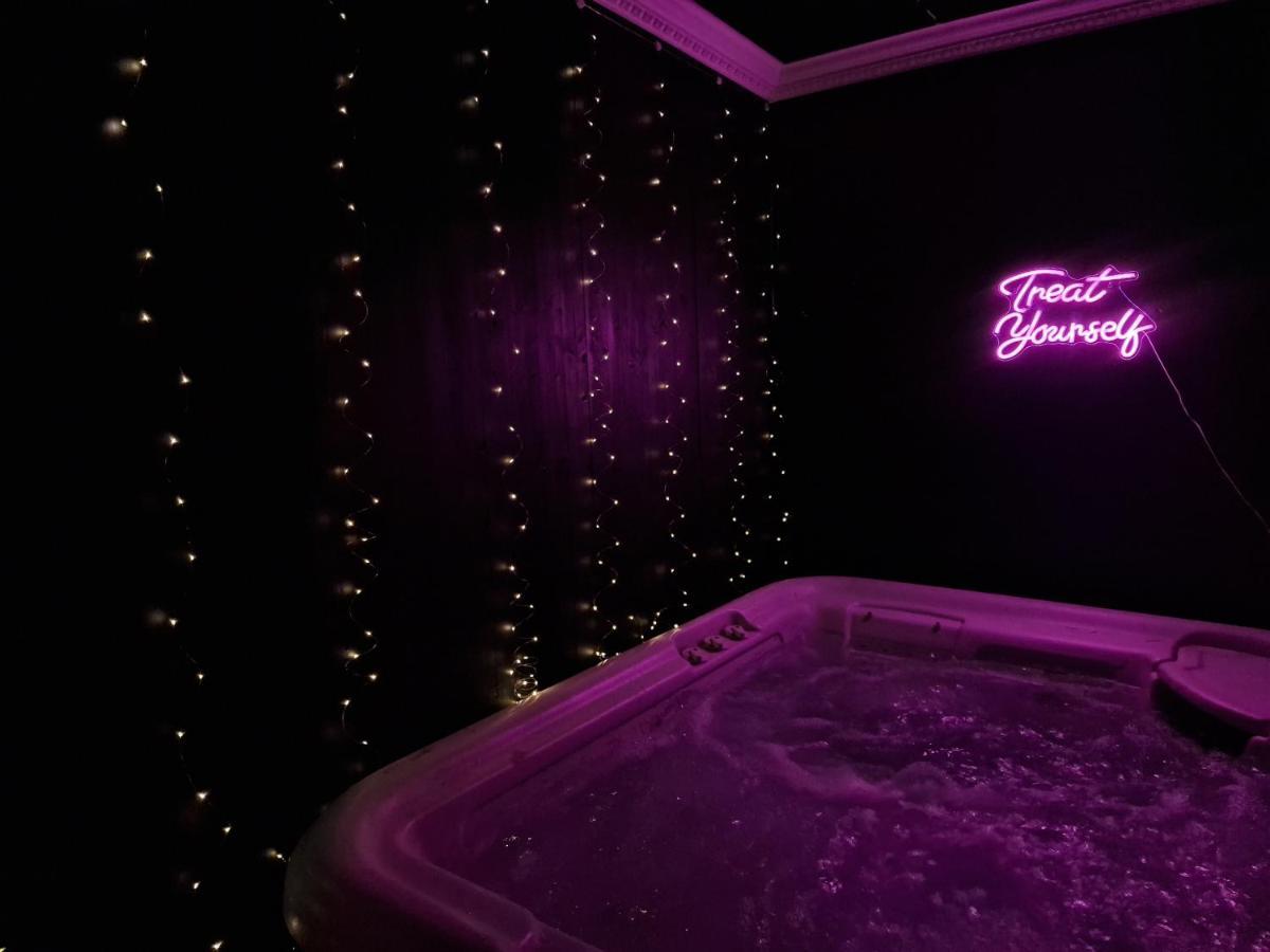The Penny Black Apartment With Indoor Hot Tub Slamannan Exteriör bild